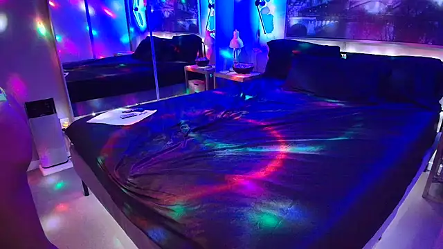 Snapshot of MikyFoxx chatting on 4, 3, 2026 MikyFoxx online show from 4, 3, 2026