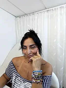 zullyxhot online show from 25, 4, 2026