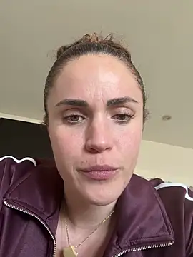 Clara-xoxo online show from 4, 2, 2025