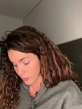 Clara-xoxo online show from 8, 2, 2025