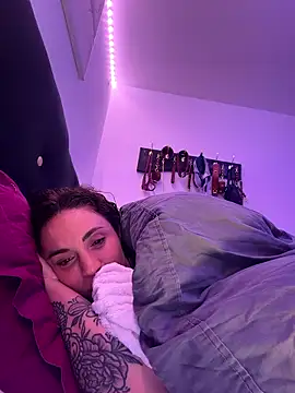 Clara-xoxo online show from 9, 1, 2026