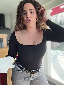 Clara-xoxo online show from 12, 3, 2026