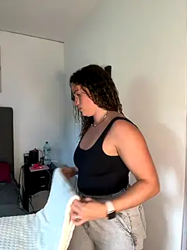 Clara-xoxo online show from 3, 10, 2025