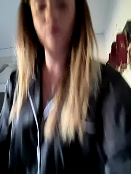 Clara-xoxo online show from 26, 9, 2025