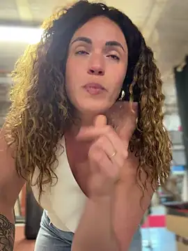 Clara-xoxo online show from 15, 3, 2026