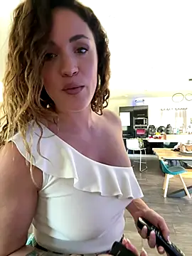 Clara-xoxo online show from 2, 10, 2025