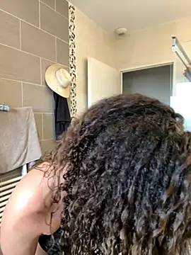 Clara-xoxo online show from 5, 12, 2025