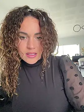 Clara-xoxo online show from 2, 4, 2026