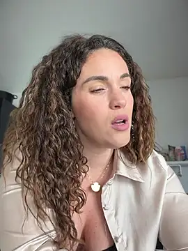 Snapshot of Clara-xoxo chatting on 18, 2, 2026 Clara-xoxo online show from 18, 2, 2026