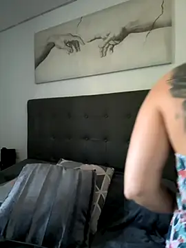 Clara-xoxo online show from 13, 10, 2025