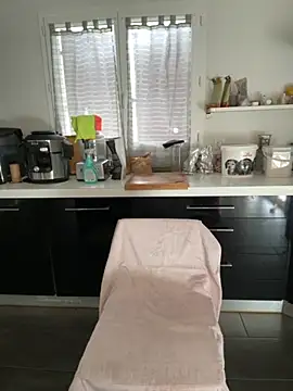 Clara-xoxo online show from 11, 9, 2025