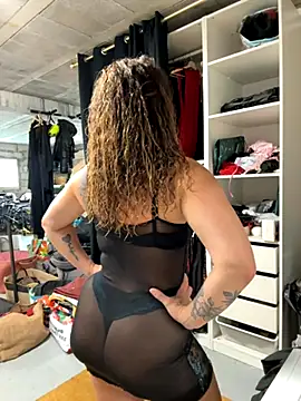 Clara-xoxo online show from 12, 9, 2025