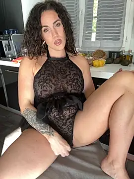 Clara-xoxo online show from 27, 11, 2025