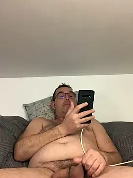 Snapshot of Lentbulant chatting on 6, 3, 2025 Lentbulant online show from 6, 3, 2025