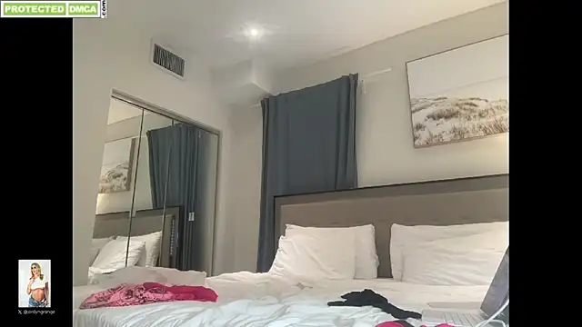 Snapshot of JordynGrange chatting on 19, 9, 2025 JordynGrange online show from 19, 9, 2025