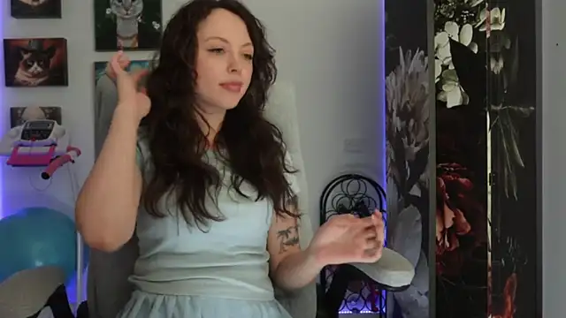 Snapshot of makiyahbelle chatting on 5, 1, 2025 makiyahbelle online show from 5, 1, 2025