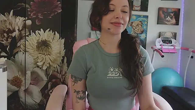 Snapshot of makiyahbelle chatting on 15, 11, 2025 makiyahbelle online show from 15, 11, 2025