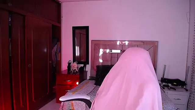 salomecastro  online show from 24, 10, 2025