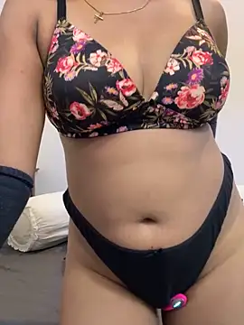 Snapshot of angelwavy chatting on 28, 9, 2025 angelwavy online show from 28, 9, 2025