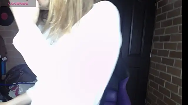 cristin doll  online show from 16, 4, 2026