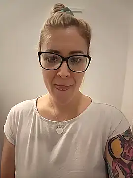 HollyTattoo online show from 14, 1, 2025