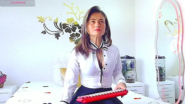 MarcelaFlores online show from 17, 7, 2026