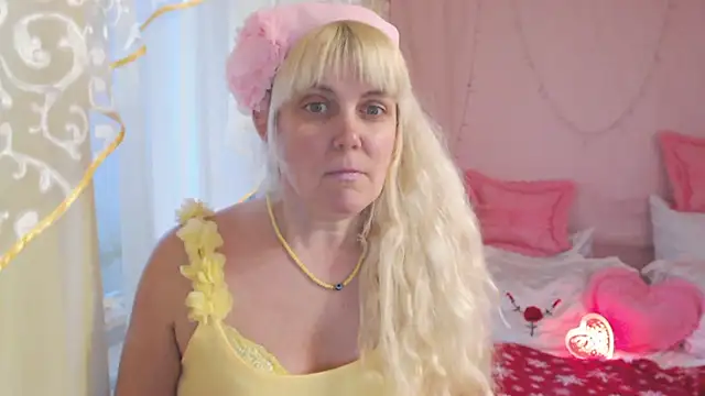 SunnySylvia online show from 2, 2, 2025