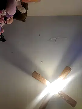 MaddyC6992 online show from 18, 12, 2024