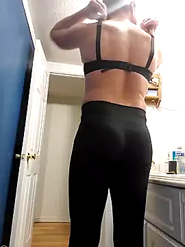 MaddyC6992 online show from 8, 2, 2025