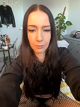 Trixie-Tainted online show from 19, 10, 2025