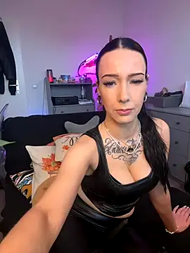 Trixie-Tainted online show from 10, 11, 2025