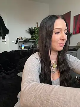 Trixie-Tainted online show from 13, 4, 2026