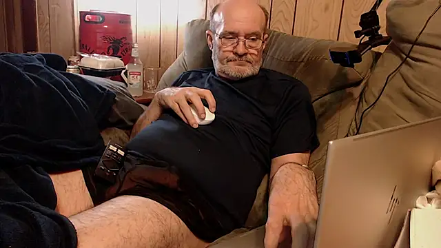 Snapshot of snickers1 chatting on 23, 12, 2025 snickers1 online show from 23, 12, 2025