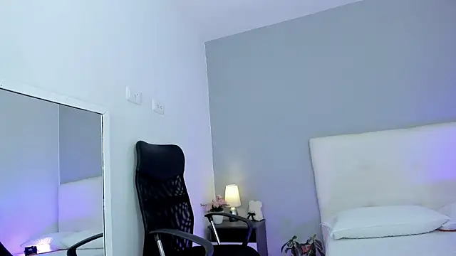 NataliaBuiles online show from 12, 9, 2025