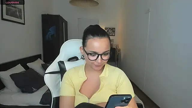 Tiffany Flynn online show from 23, 12, 2024