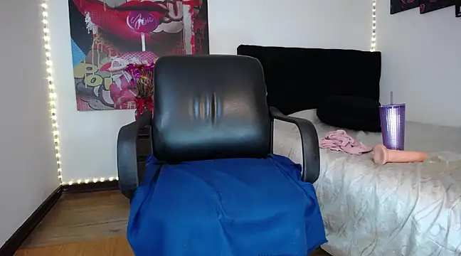 Snapshot of coraline101_ chatting on 8, 3, 2025 coraline101 online show from 8, 3, 2025