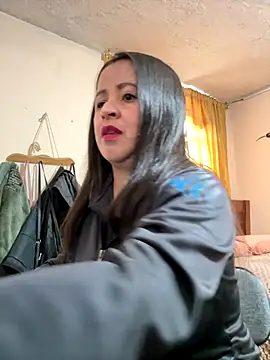 latinfemale online show from 18, 12, 2025