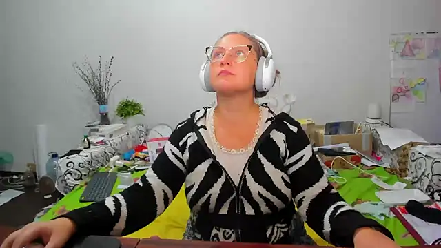 IamYourNarcotic online show from 12, 11, 2025