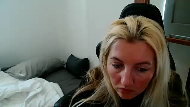 Snapshot of Mllesha74000 chatting on 6, 4, 2026 Mllesha74000 online show from 6, 4, 2026