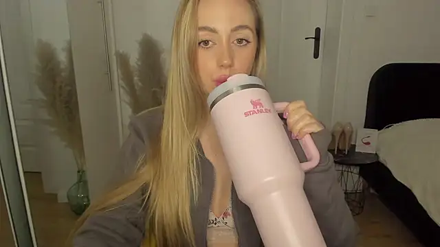 sexyCoralie online show from 18, 3, 2025