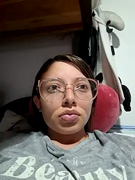 Snapshot of linda-schmidt chatting on 4, 2, 2026 linda-schmidt online show from 4, 2, 2026