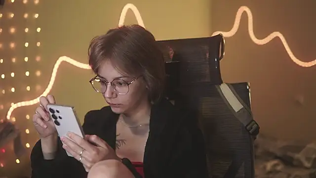 alyssa sweet online show from 17, 4, 2026