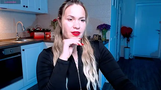 Snapshot of HotTiffani chatting on 10, 3, 2025 HotTiffani online show from 10, 3, 2025