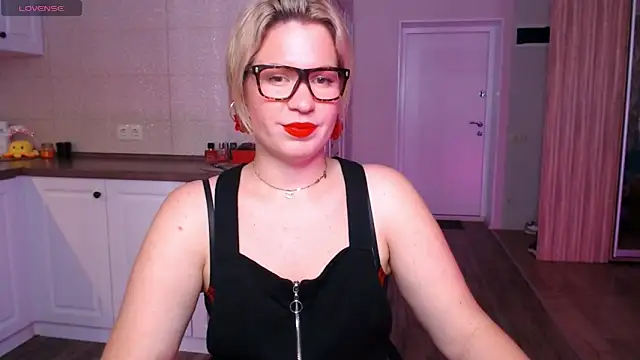 Snapshot of HotTiffani chatting on 24, 9, 2025 HotTiffani online show from 24, 9, 2025