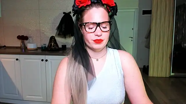 Snapshot of HotTiffani chatting on 27, 10, 2025 HotTiffani online show from 27, 10, 2025