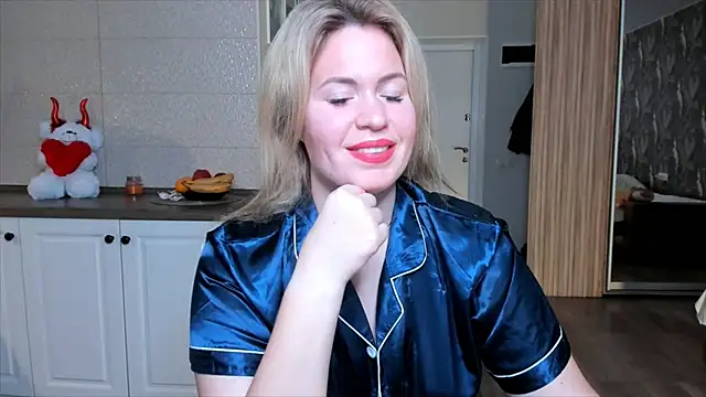 Snapshot of HotTiffani chatting on 15, 11, 2025 HotTiffani online show from 15, 11, 2025