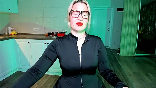 Snapshot of HotTiffani chatting on 27, 9, 2025 HotTiffani online show from 27, 9, 2025