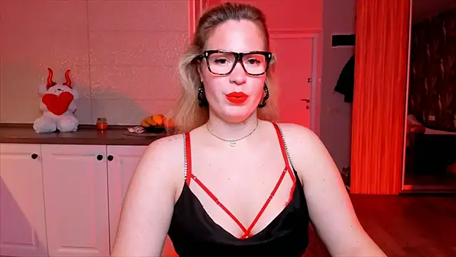 Snapshot of HotTiffani chatting on 24, 11, 2025 HotTiffani online show from 24, 11, 2025