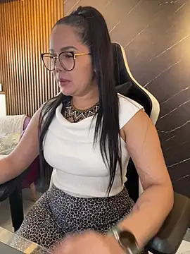 KellyBrooklyn  online show from 13, 4, 2026