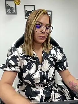 KellyBrooklyn  online show from 12, 12, 2024